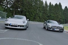 奔驰AMG GTS对比保时捷911 GTS视频